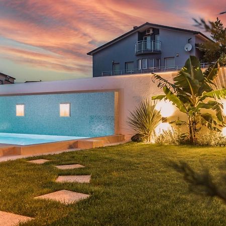 Villa Elena Deluxe Mit Whirlpool Und Beheiztem Pool Am Meer Und Wunderschoenen Blick Auf Die Brijuni Inseln Fažana Kültér fotó