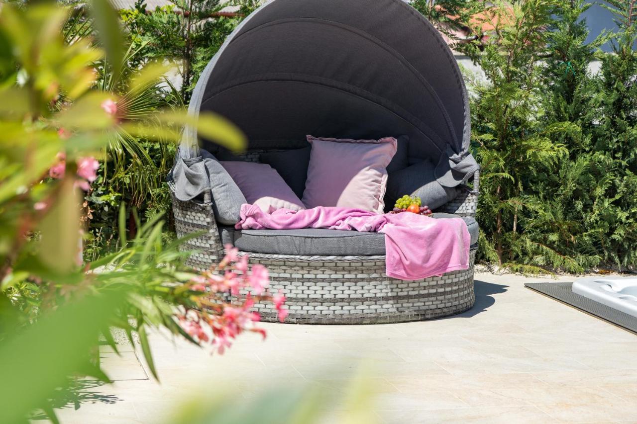 Villa Elena Deluxe Mit Whirlpool Und Beheiztem Pool Am Meer Und Wunderschoenen Blick Auf Die Brijuni Inseln Fažana Kültér fotó