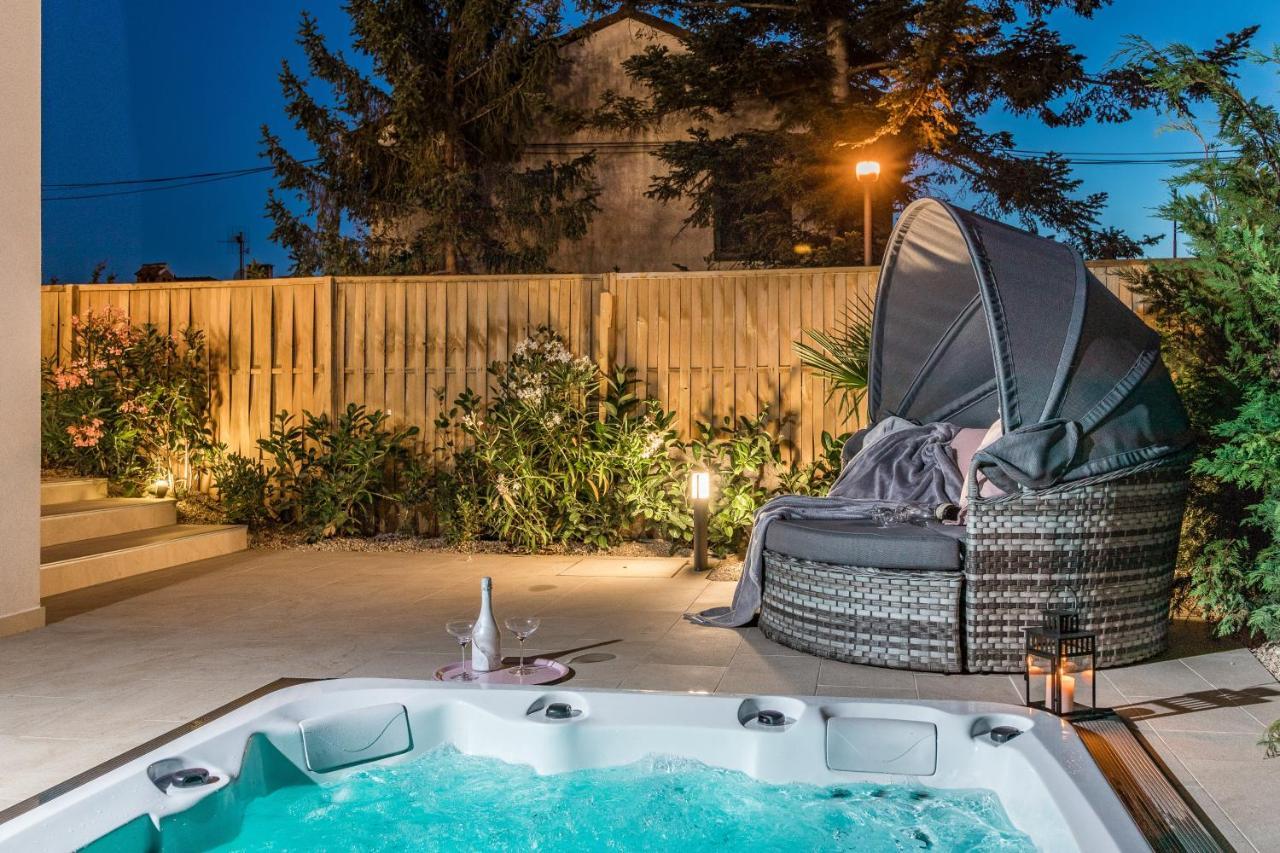 Villa Elena Deluxe Mit Whirlpool Und Beheiztem Pool Am Meer Und Wunderschoenen Blick Auf Die Brijuni Inseln Fažana Kültér fotó