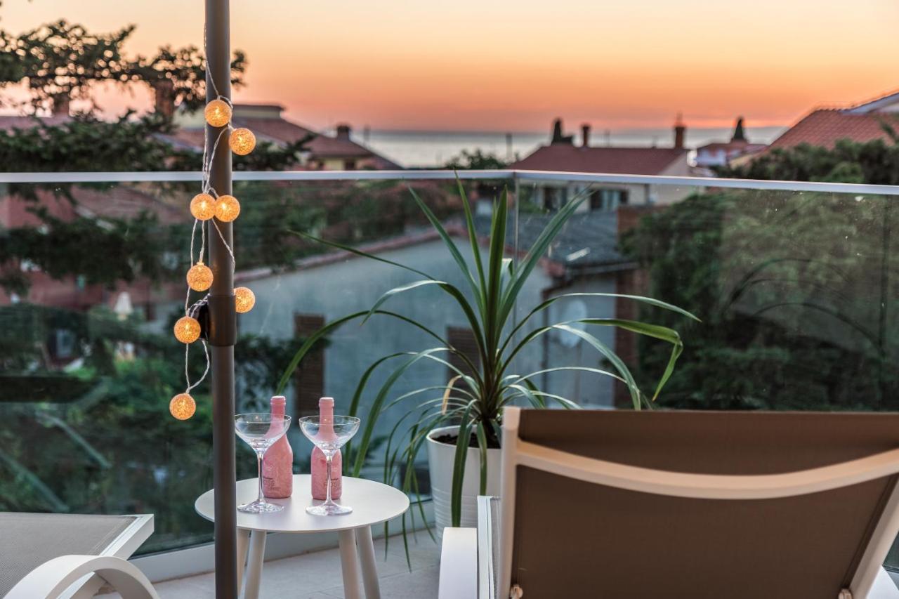 Villa Elena Deluxe Mit Whirlpool Und Beheiztem Pool Am Meer Und Wunderschoenen Blick Auf Die Brijuni Inseln Fažana Kültér fotó
