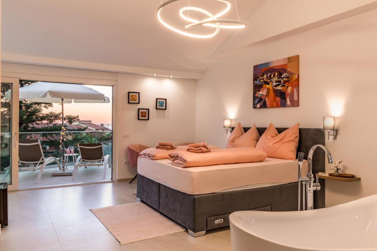 Villa Elena Deluxe Mit Whirlpool Und Beheiztem Pool Am Meer Und Wunderschoenen Blick Auf Die Brijuni Inseln Fažana Kültér fotó