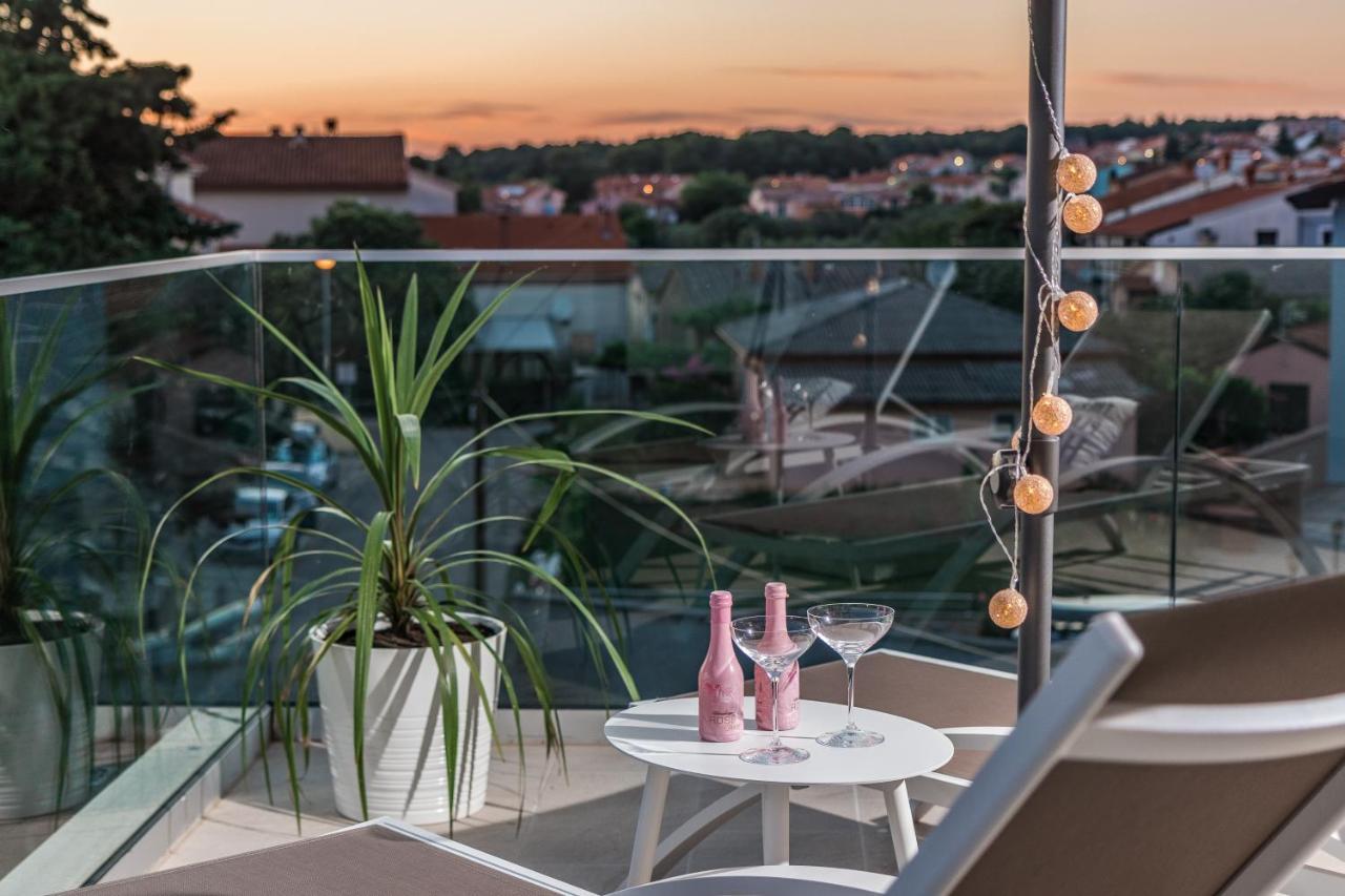 Villa Elena Deluxe Mit Whirlpool Und Beheiztem Pool Am Meer Und Wunderschoenen Blick Auf Die Brijuni Inseln Fažana Kültér fotó