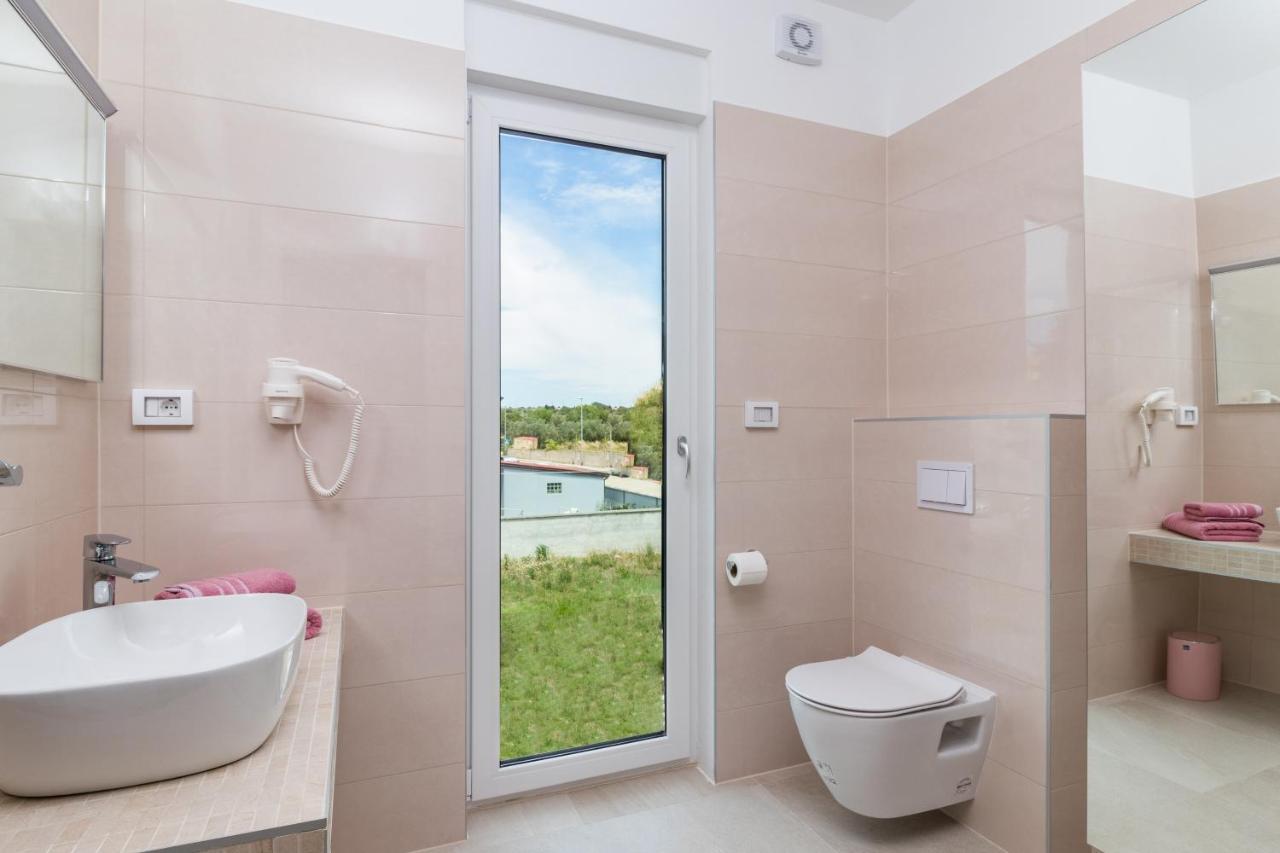 Villa Elena Deluxe Mit Whirlpool Und Beheiztem Pool Am Meer Und Wunderschoenen Blick Auf Die Brijuni Inseln Fažana Kültér fotó
