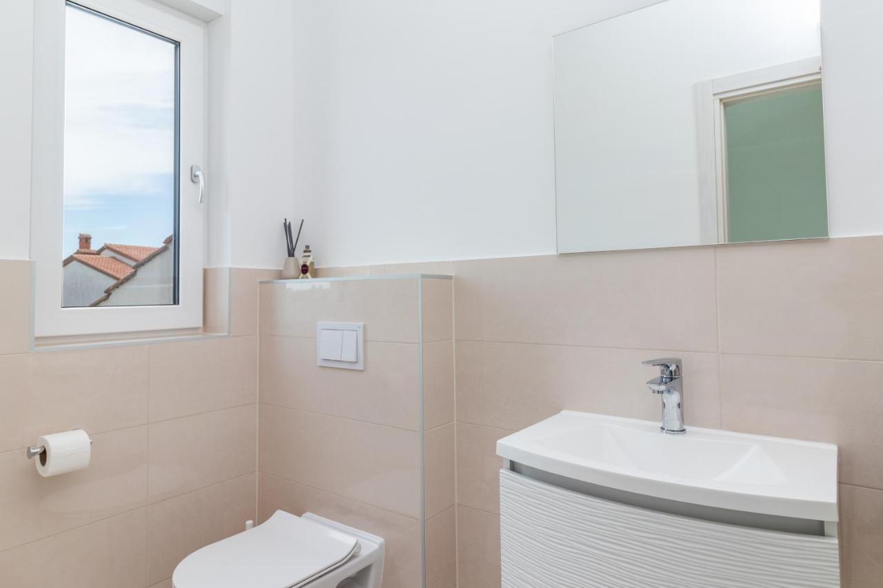 Villa Elena Deluxe Mit Whirlpool Und Beheiztem Pool Am Meer Und Wunderschoenen Blick Auf Die Brijuni Inseln Fažana Kültér fotó