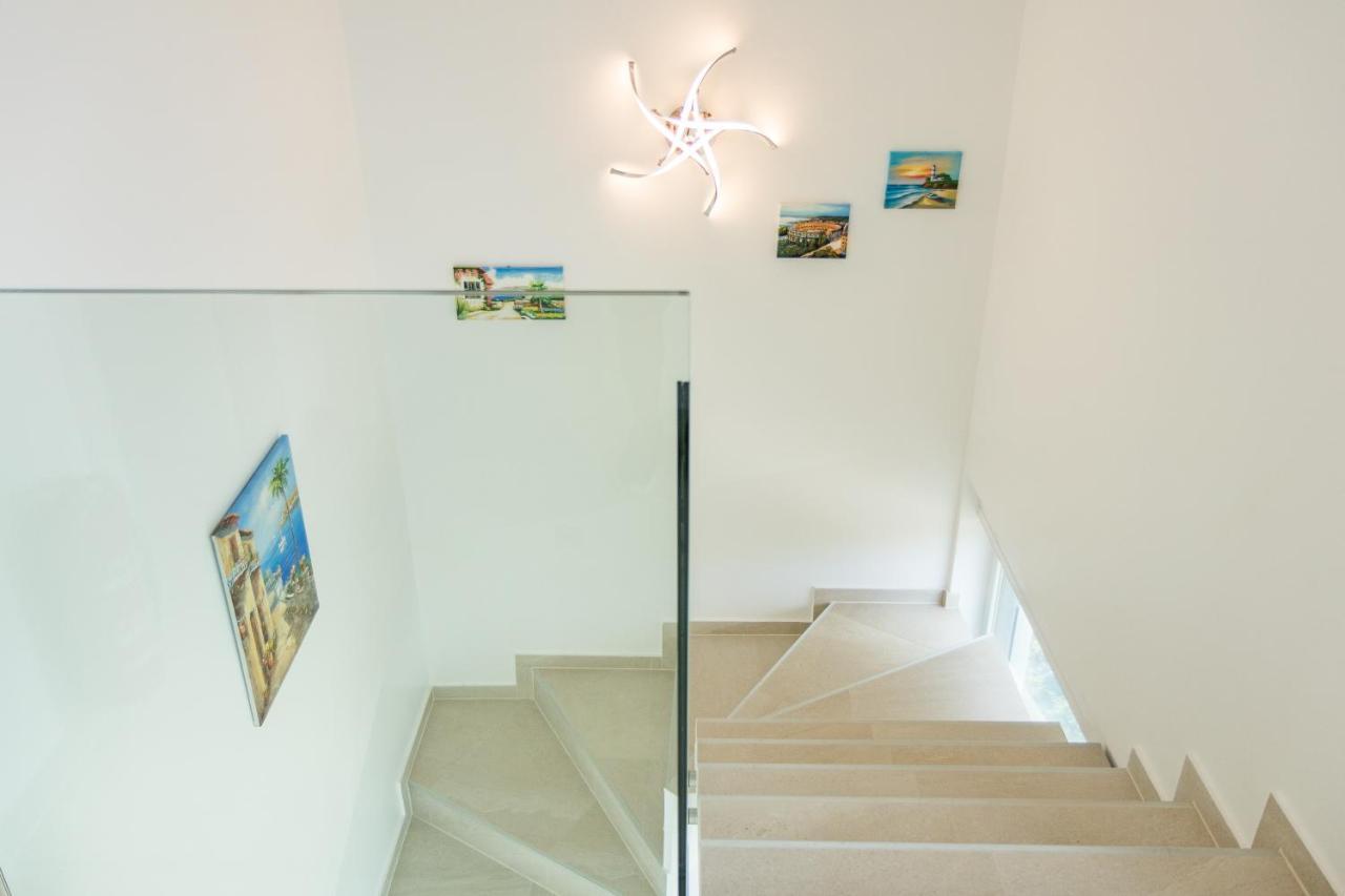 Villa Elena Deluxe Mit Whirlpool Und Beheiztem Pool Am Meer Und Wunderschoenen Blick Auf Die Brijuni Inseln Fažana Kültér fotó